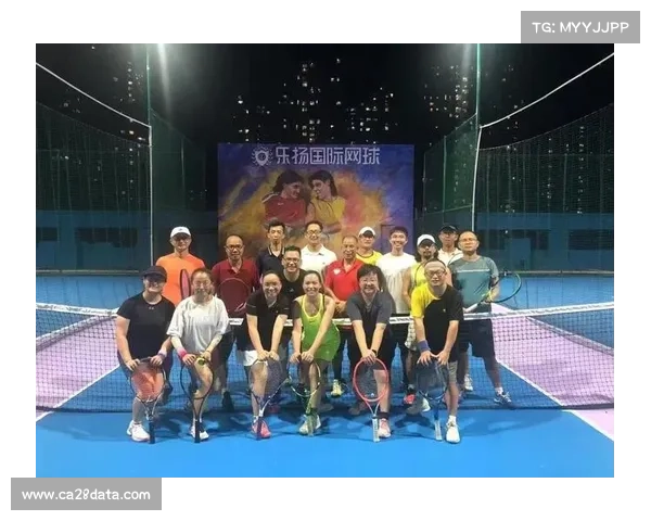 黄河流域业余赛16岁新秀与66岁老将同场,展现网球年龄跨度